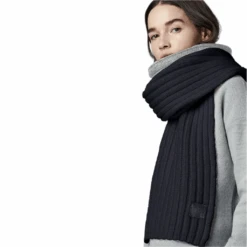 Canada Goose Women's Block Rib Scarf -Canada Goose 6948L F1