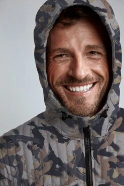 Canada Goose Cabri Print Hoody - Men's|-|Manteau à Capuchon Imprimé Cabri - Homme 23 Canada Goose Cabri Print Hoody - Men's|-|Manteau à Capuchon Imprimé Cabri - Homme -Canada Goose CGO 2208MP 7E 7Eh 20Free 20Form 20Camo 20 20Admiral 20Navy