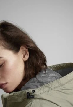 Canada Goose Dore Hoody - Women's|-|Manteau à Capuchon Dore - Femme -Canada Goose CGO 2219L 7ELichen 7Edetails