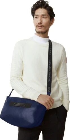 Canada Goose Crofton Puffer Jacket - Black Disc - Men's|-|Manteau Matelassé Crofton - Écusson Noir - Homme 29 Canada Goose Crofton Puffer Jacket - Black Disc - Men's|-|Manteau Matelassé Crofton - Écusson Noir - Homme -Canada Goose CGO 2252MB 7E 7EFront1 20Atlantic 20Navy