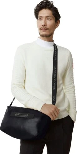 Canada Goose Crofton Puffer Jacket - Black Disc - Men's|-|Manteau Matelassé Crofton - Écusson Noir - Homme 25 Canada Goose Crofton Puffer Jacket - Black Disc - Men's|-|Manteau Matelassé Crofton - Écusson Noir - Homme -Canada Goose CGO 2252MB 7E 7EFront2 20Black