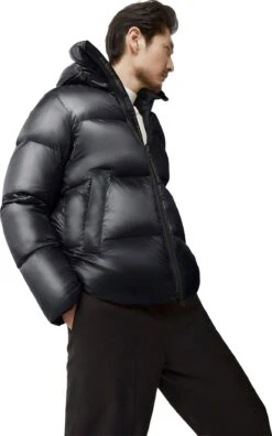 Canada Goose Crofton Puffer Jacket - Black Disc - Men's|-|Manteau Matelassé Crofton - Écusson Noir - Homme 27 Canada Goose Crofton Puffer Jacket - Black Disc - Men's|-|Manteau Matelassé Crofton - Écusson Noir - Homme -Canada Goose CGO 2252MB 7E 7ESide1 20Black