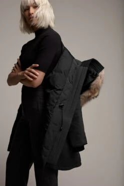 Canada Goose Rossclair Parka - Fusion Fit - Women's|-|Parka Rossclair - Coupe Fusion - Femme 32 Canada Goose Rossclair Parka - Fusion Fit - Women's|-|Parka Rossclair - Coupe Fusion - Femme -Canada Goose CGO 2580LA 7E 7EDetail6 20Black