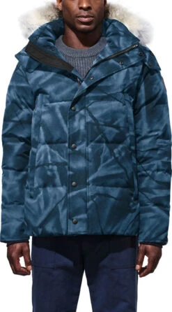 Canada Goose Wyndham Parka - Men's|-|Parka Wyndham - Homme 39 Canada Goose Wyndham Parka - Men's|-|Parka Wyndham - Homme -Canada Goose CGO 3808M 7EBlue 20Camo 7EModelfront d72b3b62 125a 4a10 a46e b0a1901c1076
