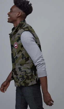 Canada Goose Freestyle Crew Vest Black Label - Men's|-|Veste à Col Rond Freestyle Black Label - Homme 30 Canada Goose Freestyle Crew Vest Black Label - Men's|-|Veste à Col Rond Freestyle Black Label - Homme -Canada Goose CGO 4154MP 7E 7EDetail1 20Classic 20Camo 20Coastal 20Grey