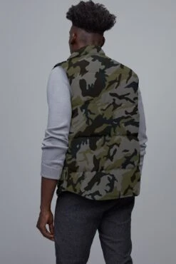 Canada Goose Freestyle Crew Vest Black Label - Men's|-|Veste à Col Rond Freestyle Black Label - Homme 31 Canada Goose Freestyle Crew Vest Black Label - Men's|-|Veste à Col Rond Freestyle Black Label - Homme -Canada Goose CGO 4154MP 7E 7EDetail3 20Classic 20Camo 20Coastal 20Grey 2c497daa 62db 48c2 93fc de9743ca441c