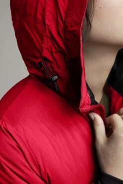 Canada Goose Camp Hoody Matte Finish - Women's|-|Manteau à Capuchon Camp Finition Mate - Femme 37 Canada Goose Camp Hoody Matte Finish - Women's|-|Manteau à Capuchon Camp Finition Mate - Femme -Canada Goose CGO 5078L 7E 7EDetail3 20Red