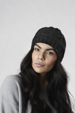 Canada Goose Cable Toque - Women's|-|Tuque Torsadée - Femme -Canada Goose CGO 5261L 7EBlack 7Eface d72d844c 1ddf 4bbe 9642 b317c37db132