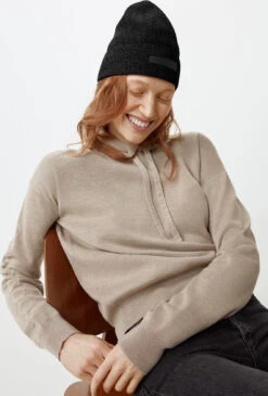 Canada Goose Lightweight Cashmere Beanie - Women's|-|Tuque Léger En Cachemire - Femme 14 Canada Goose Lightweight Cashmere Beanie - Women's|-|Tuque Léger En Cachemire - Femme -Canada Goose CGO 5435L 7E 7EDetail1 20Black 20Heather