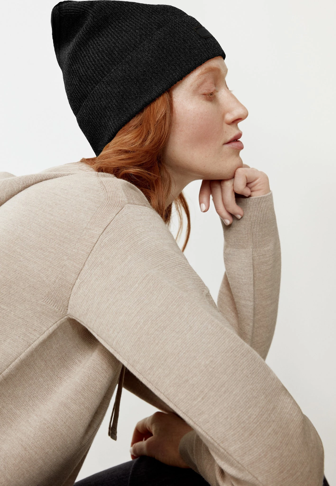 Canada Goose Lightweight Cashmere Beanie - Women's|-|Tuque Léger En Cachemire - Femme 8 Canada Goose Lightweight Cashmere Beanie - Women's|-|Tuque Léger En Cachemire - Femme - Image 6