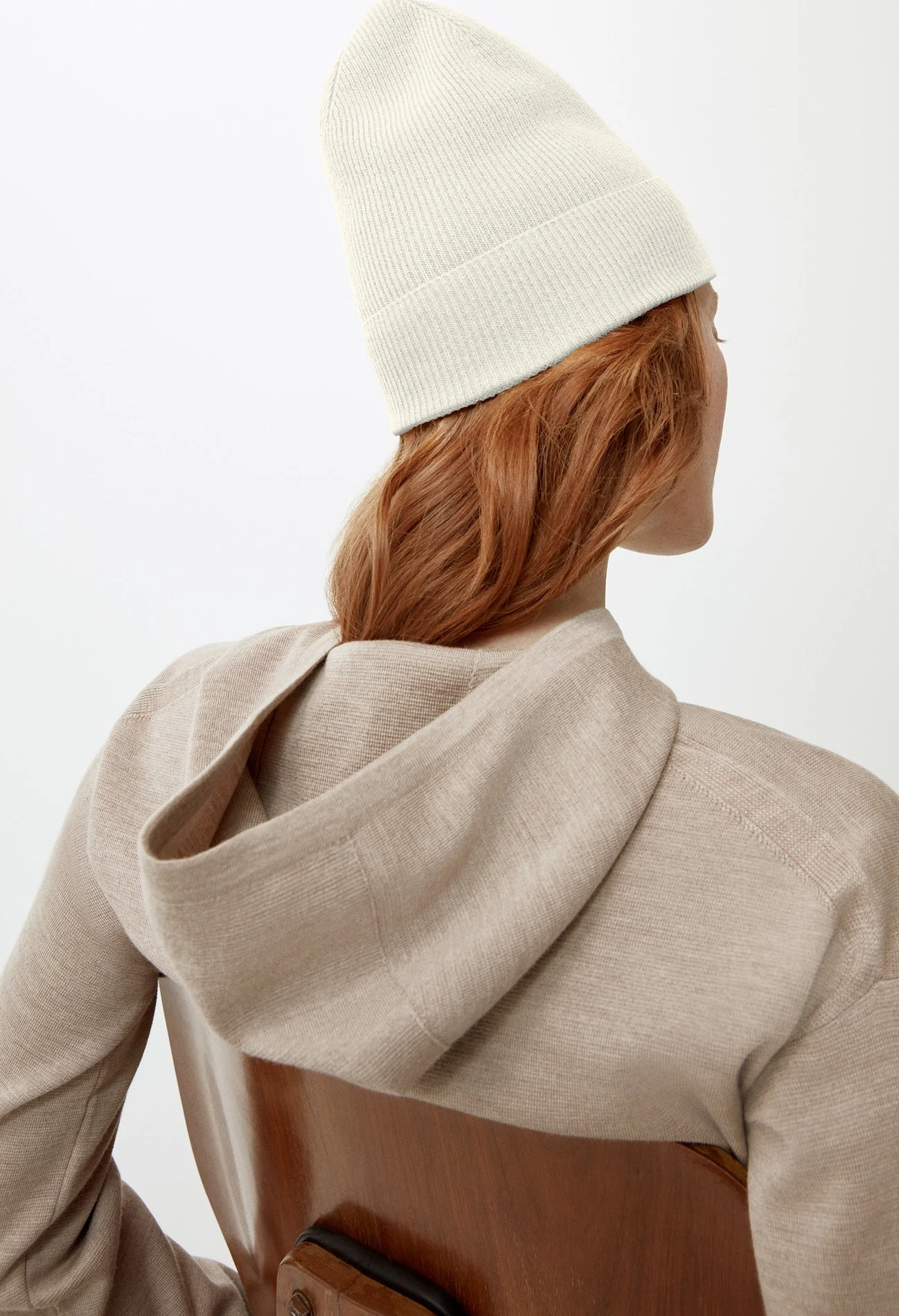 Canada Goose Lightweight Cashmere Beanie - Women's|-|Tuque Léger En Cachemire - Femme 5 Canada Goose Lightweight Cashmere Beanie - Women's|-|Tuque Léger En Cachemire - Femme - Image 3