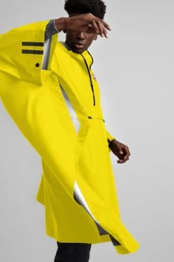 Canada Goose Field Poncho - Men's|-|Poncho Field - Homme 36 Canada Goose Field Poncho - Men's|-|Poncho Field - Homme -Canada Goose CGO 5610M 7E 7Es 20Overboard 20Yellow