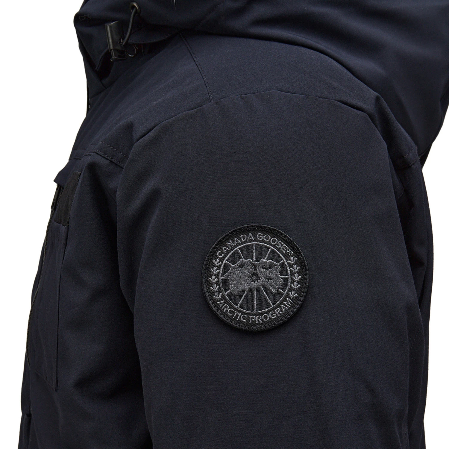 Canada Goose Borden Bomber Jacket - Black Disc - Men's|-|Blouson Aviateur Borden - Écusson Noir - Homme 8 Canada Goose Borden Bomber Jacket - Black Disc - Men's|-|Blouson Aviateur Borden - Écusson Noir - Homme - Image 6