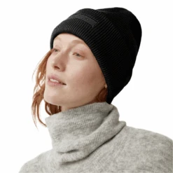 Canada Goose Tonal Emblem Beanie 12 Canada Goose Tonal Emblem Beanie -Canada Goose Canada Goose Tonal Emblem Beanie Black F1